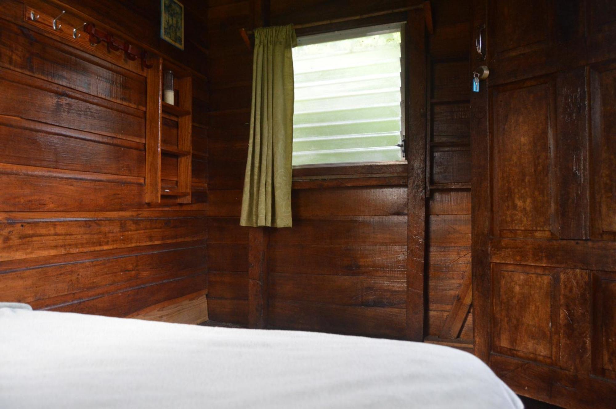 Beverly'S Hill Guest House Bocas Town Oda fotoğraf